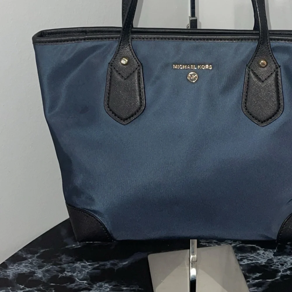 MICHAEL KORS Eva Top Zip Tote Nylon Bag Navy Gold Hardware AUTHENTIC - Picture 13 of 15